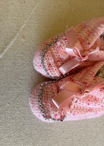 Nakışlı Pembe Örgü Kız Bebek Patik - Görsel 2