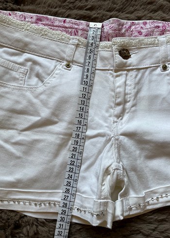 Nakışlı Boncuklu Beyaz Mini Pamuk Kot Şort - Görsel 5