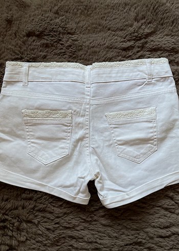 Nakışlı Boncuklu Beyaz Mini Pamuk Kot Şort - Görsel 2