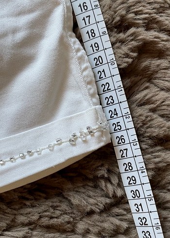 Nakışlı Boncuklu Beyaz Mini Pamuk Kot Şort - Görsel 6