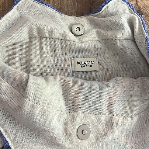  Beden Pull and bear kol çantası