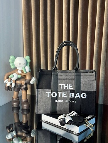 THE TOTE BAG