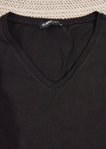 Kadın Siyah V Yakalı Kısa Kollu Tişört - Görsel 2