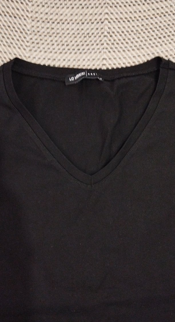 Kadın Siyah V Yakalı Kısa Kollu Tişört - Görsel 2