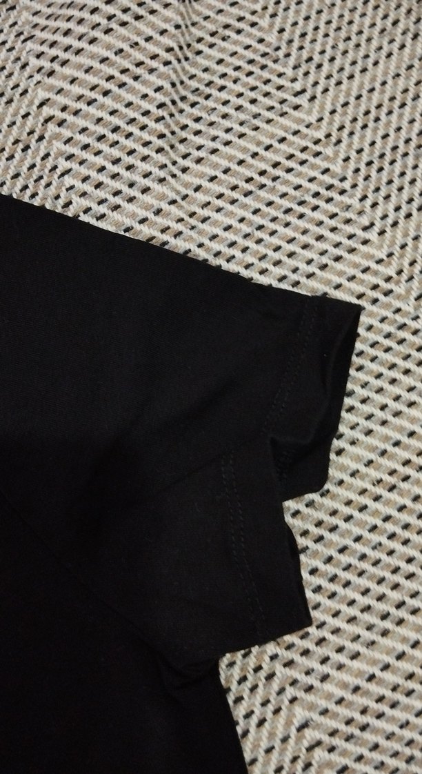 Kadın Siyah V Yakalı Kısa Kollu Tişört - Görsel 3