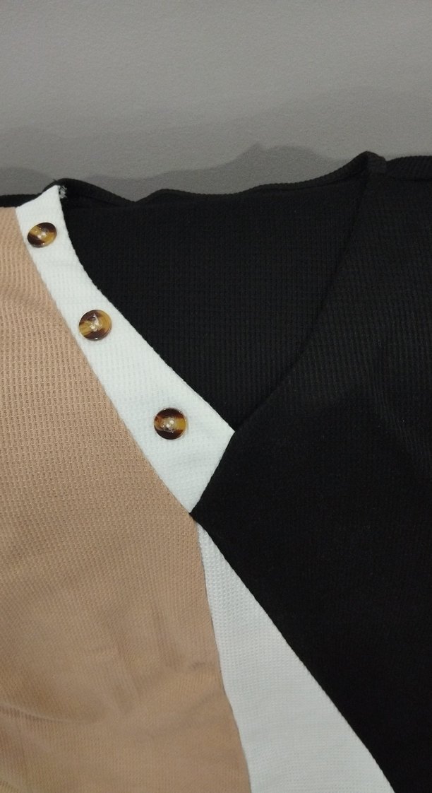 Düğmeli V Yakalı Kadın Triko siyah - Görsel 3