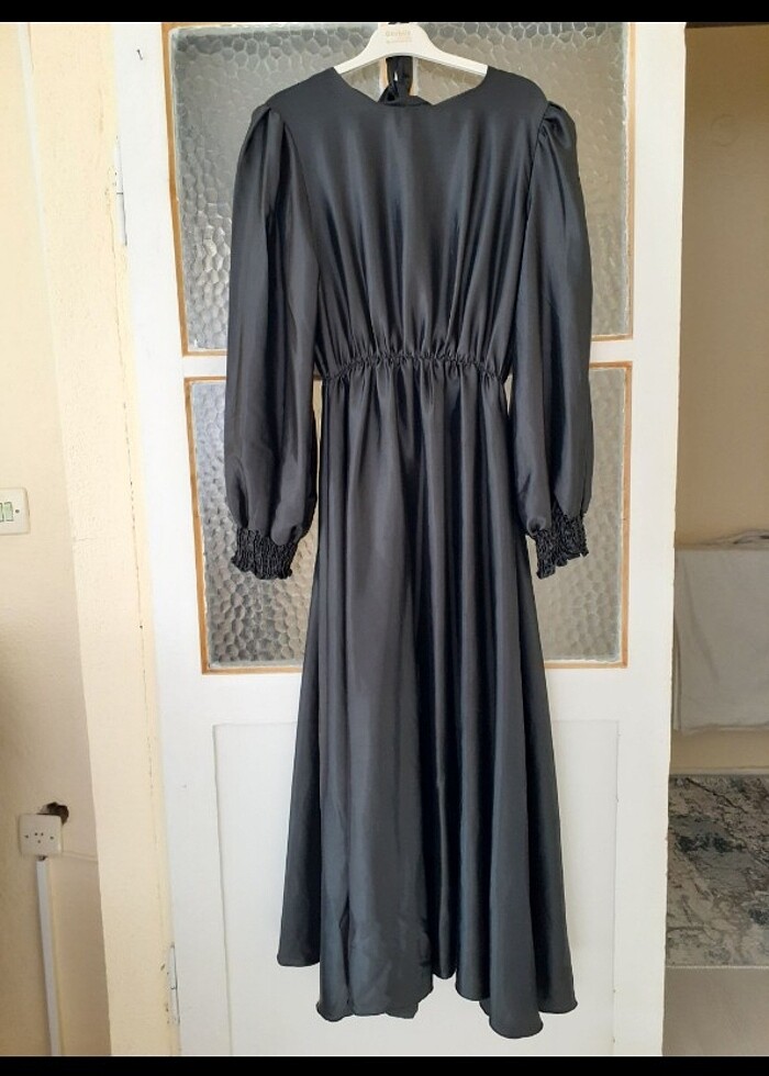Siyah saten tesettür elbise - Görsel 2