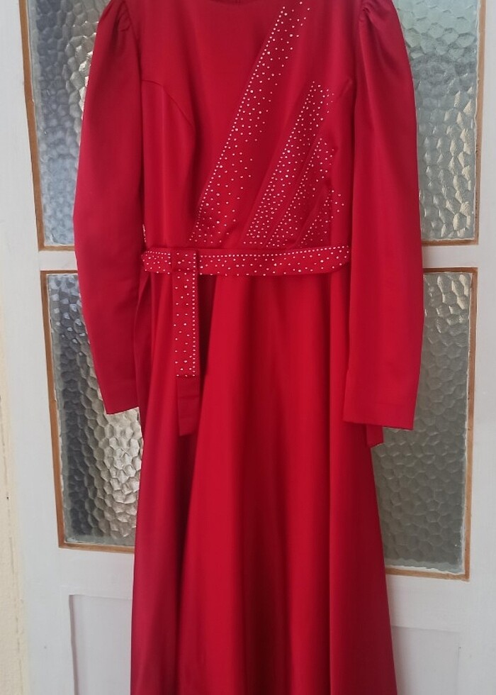 Kırmızı saten tesettür abiye elbise - Görsel 2