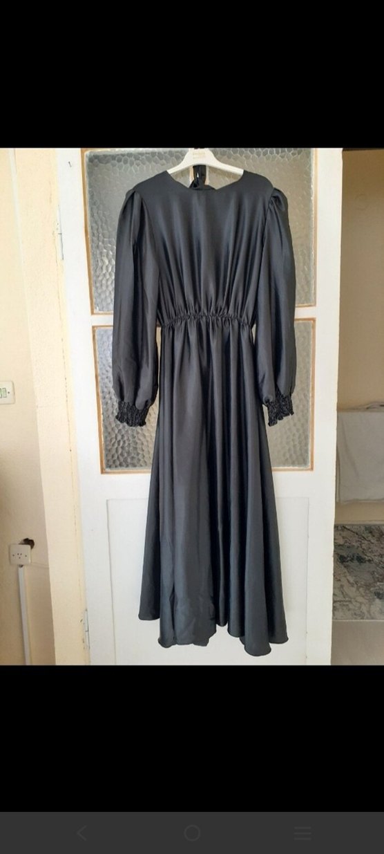 Kolu gipeli Uzun Siyah Saten elbise - Görsel 3