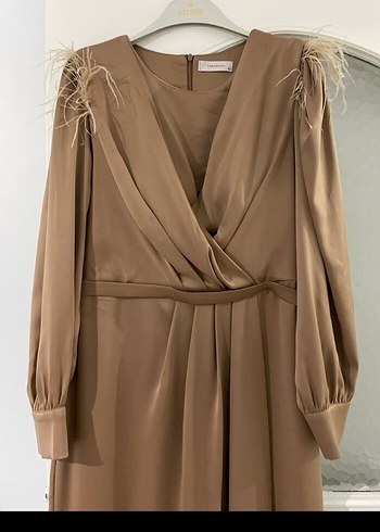 Şal hediyeli  Bej Drapeli Uzun Kadın Abiye Elbise - Görsel 2