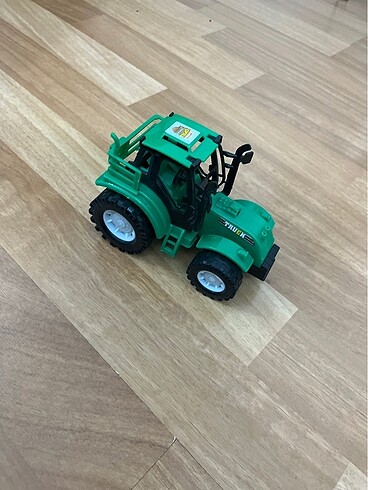  Oyuncak traktör