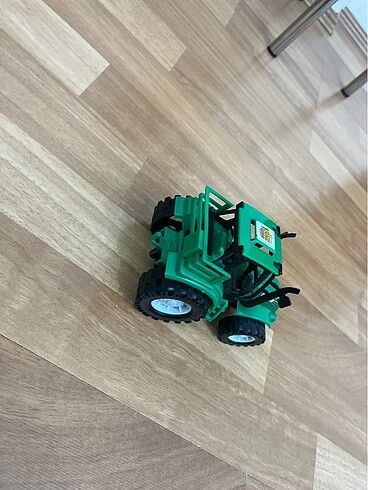  Beden Oyuncak traktör