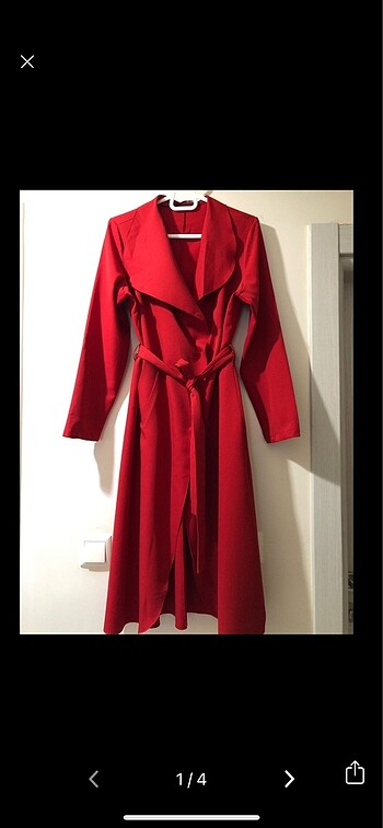 Bağcılıklı ve çıtçıtlı kırmızı kimono