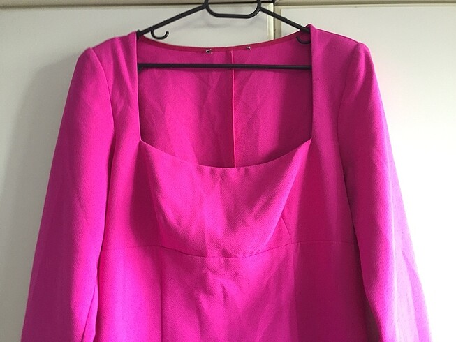 Pembe elbise