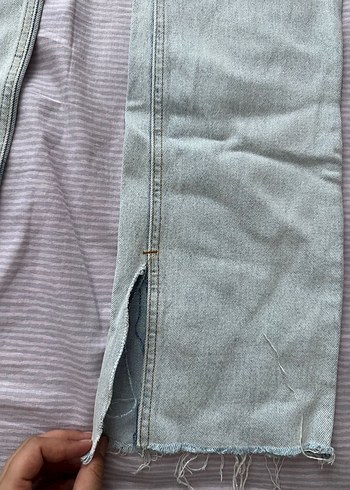 Yırtmaç Detaylı Gri Midi Kadın Kot Pantolon - Görsel 3