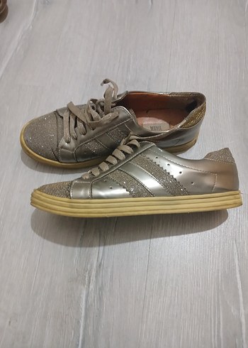 Gri Metalik Kadın Spor Ayakkabı
