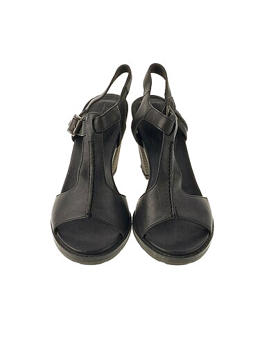 37 Beden Timberland Sandalet %70 İndirimli.