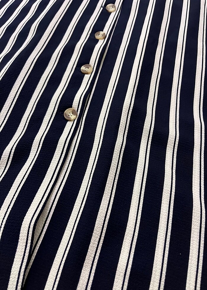 Çizgili düğmeli etek kemerı mevcut - Görsel 2