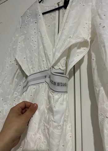 Midi boy yandan pencereli beyaz güpürlü elbise - Görsel 2