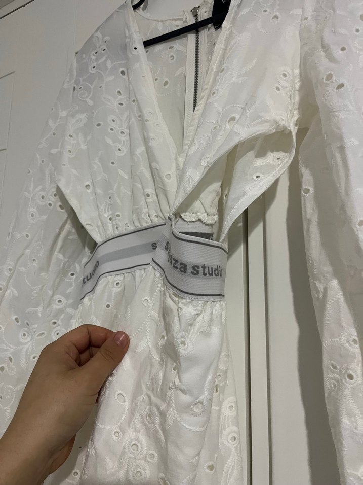 Midi boy yandan pencereli beyaz güpürlü elbise - Görsel 2