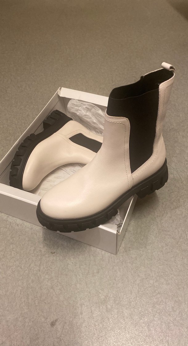 Beyaz hakiki Deri Kadın Topuklu Bot - Görsel 2