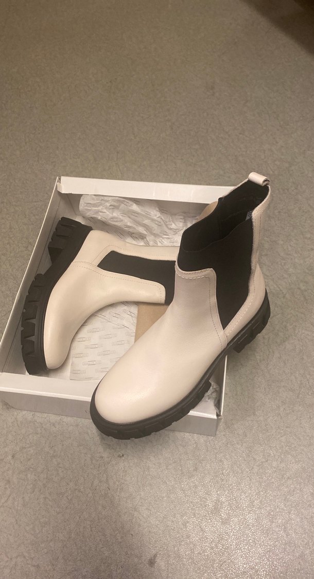 Beyaz hakiki Deri Kadın Topuklu Bot - Görsel 3