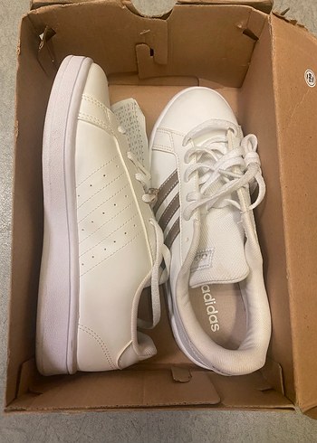 Kadın Beyaz Adidas Spor Ayakkabı - Görsel 3