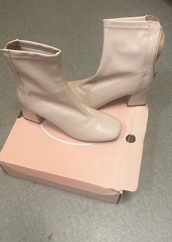 Bej Deri Kadın Topuklu Bot - Görsel 3