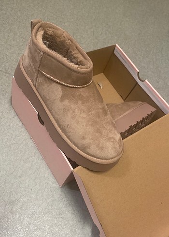 Bej Süet Kürklü Kadın Dolgu Topuk Bot - Görsel 2