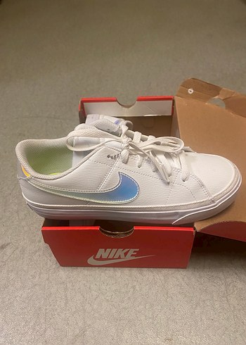 Nike Beyaz Kadın Spor Ayakkabı Velcro - Görsel 2