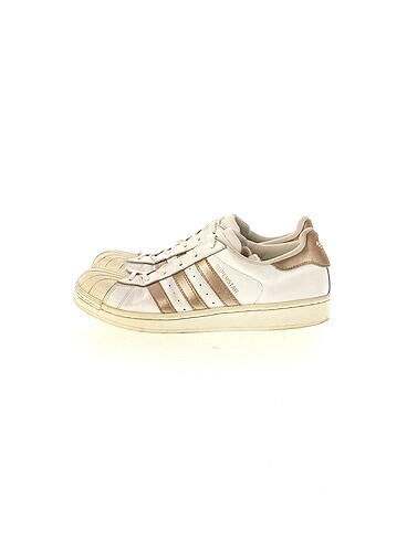 Adidas Spor Ayakkabı %70 İndirimli.
