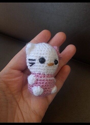 Hello Kitty Amigurumi 