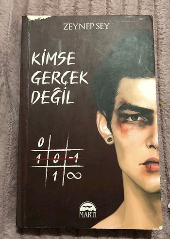 Kimse Gerçek Değil - Zeynep Sey