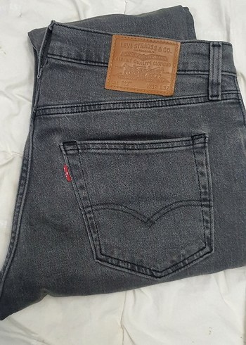 Levis 32