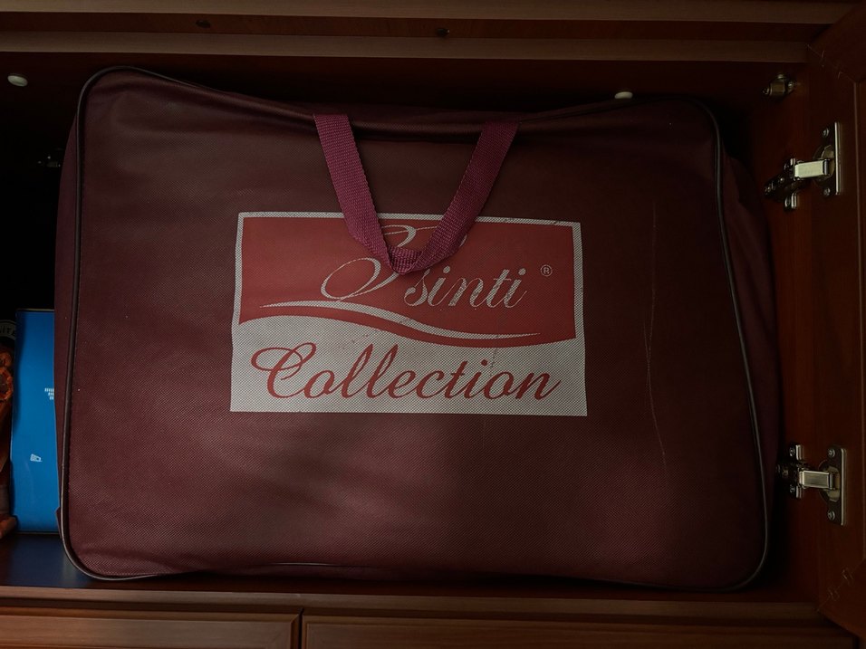 Bordo İşlemeli Parlak Saten Etiketi Üzerinde Yatak Örtüsü - Görsel 5