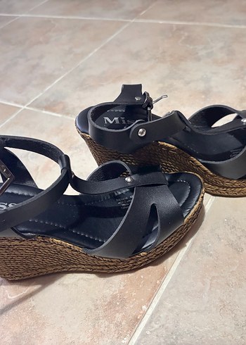 Siyah Dolgu Topuklu Ayakkabı - Görsel 2