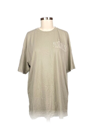 Pull and Bear T-shirt %70 İndirimli.