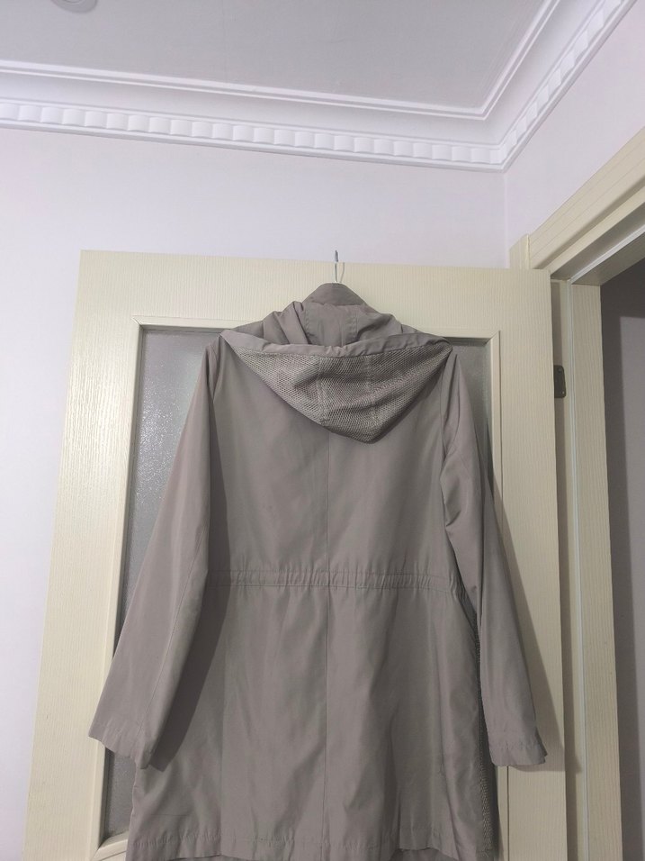 Bej Kemerli Midi Yağmurluk mont - Görsel 4