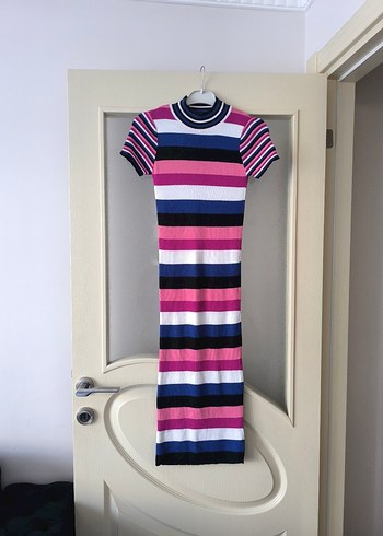 Çizgili, Kısa Kollu, Midi Triko Elbise - Görsel 3