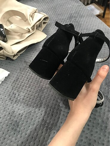 37 Beden Topuklu taşlı ayakkabı