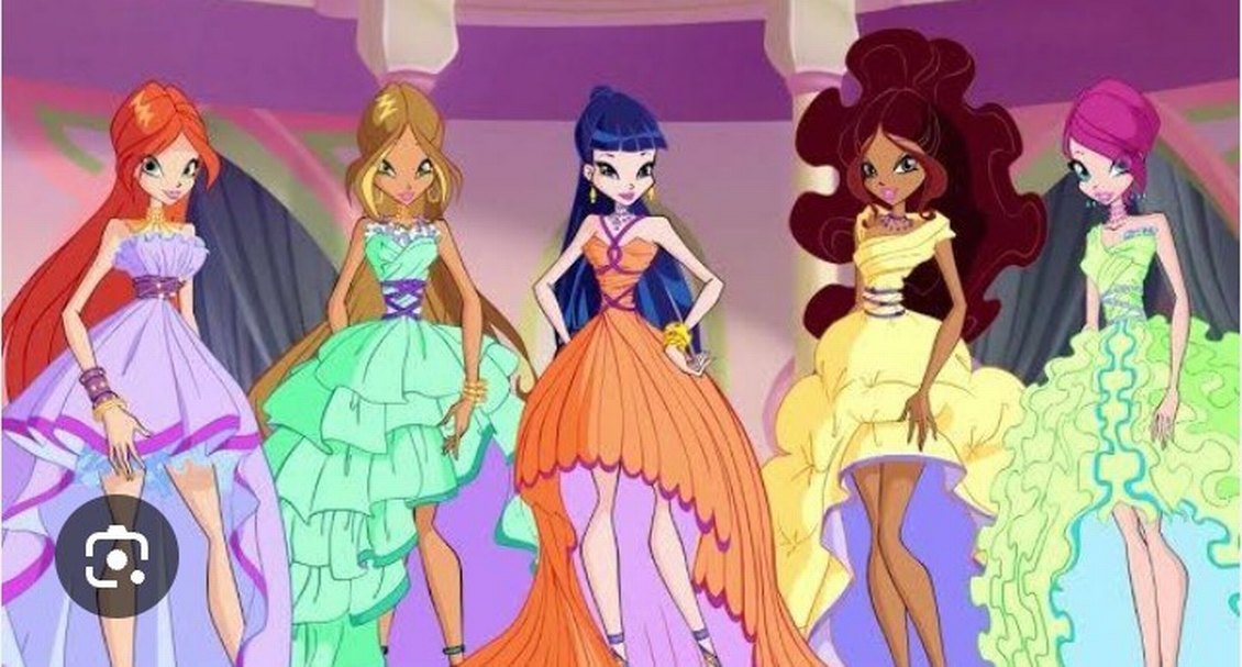 flora Winx balo elbiseli hali - Görsel 3