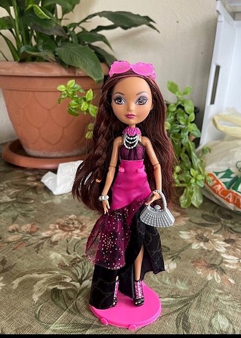 Beden ever after high briar bebeği