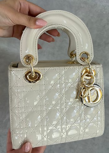 Dior Beyaz Deri Zincir Detaylı Çanta