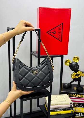 Guess Guess Zincir Detaylı Siyah Kadın Deri Çanta