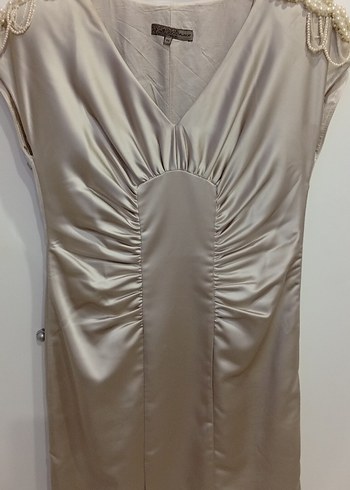 Bej rengi saten astarlı çok şık elbise - Görsel 5