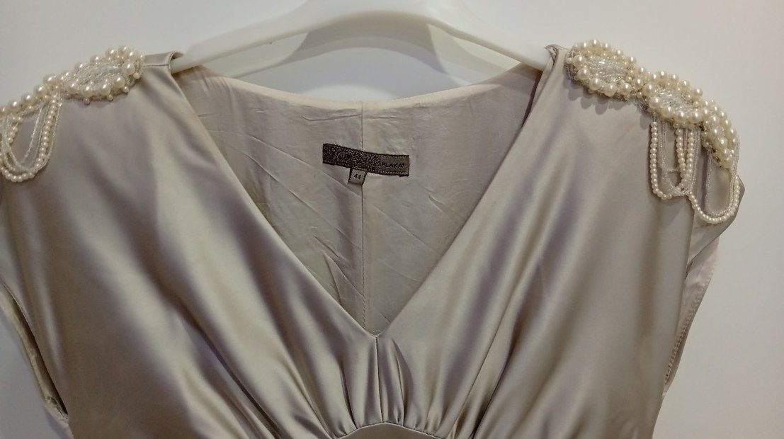 Bej rengi saten astarlı çok şık elbise - Görsel 2