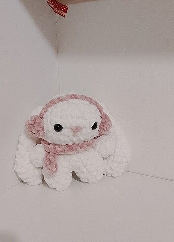 Amigurumi tavşan kulaklıklı 