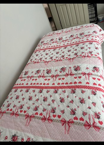Pembe Çiçek Desenli Yatak Örtüsü - Görsel 3