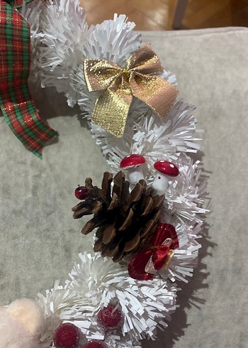 El yapımı Renkli Süslemeli Beyaz Yılbaşı Çelengi - Görsel 3