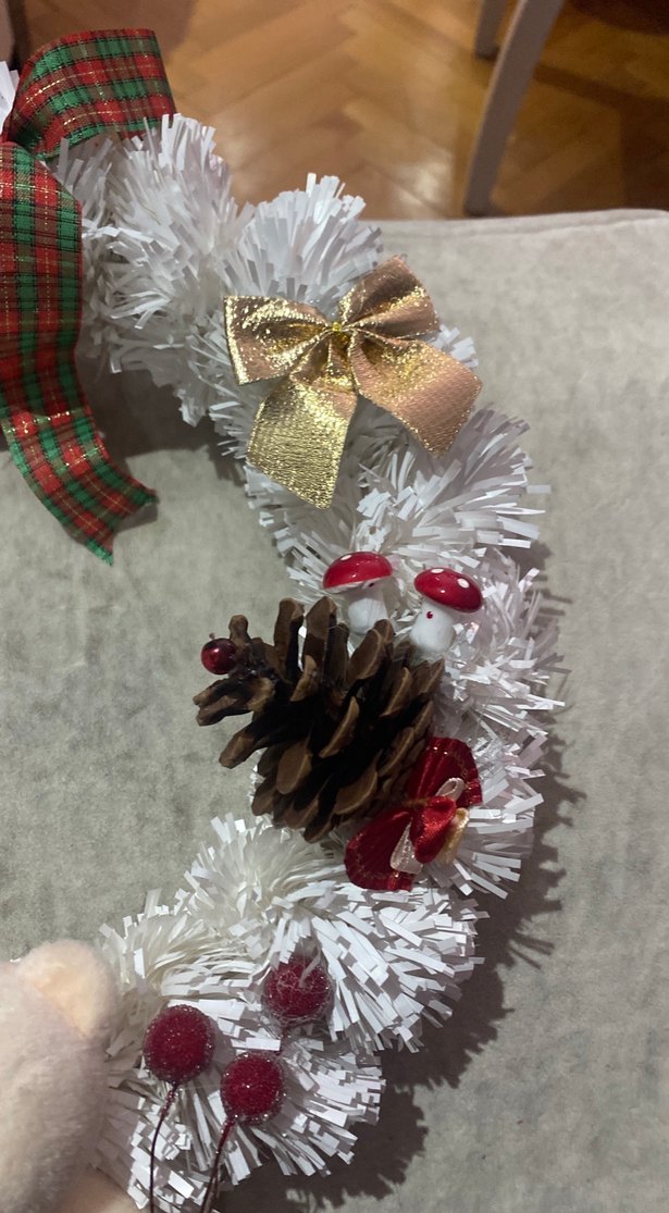 El yapımı Renkli Süslemeli Beyaz Yılbaşı Çelengi - Görsel 3